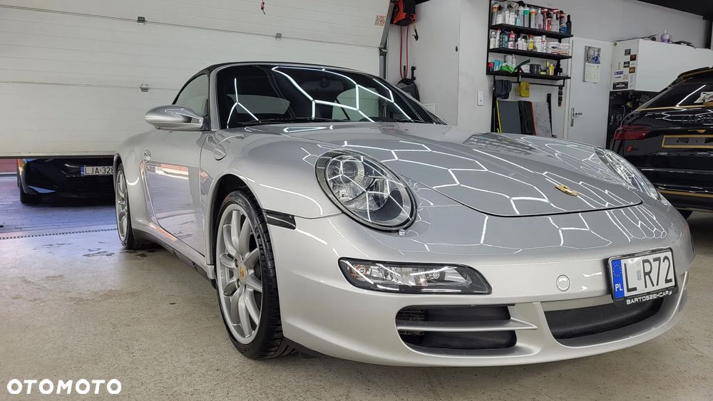 Porsche 911 Carrera 4 - 38