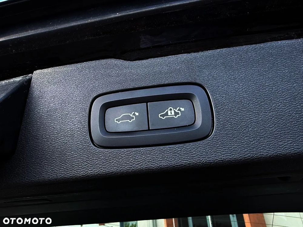 Volvo V60 B3 B Plus Dark - 25