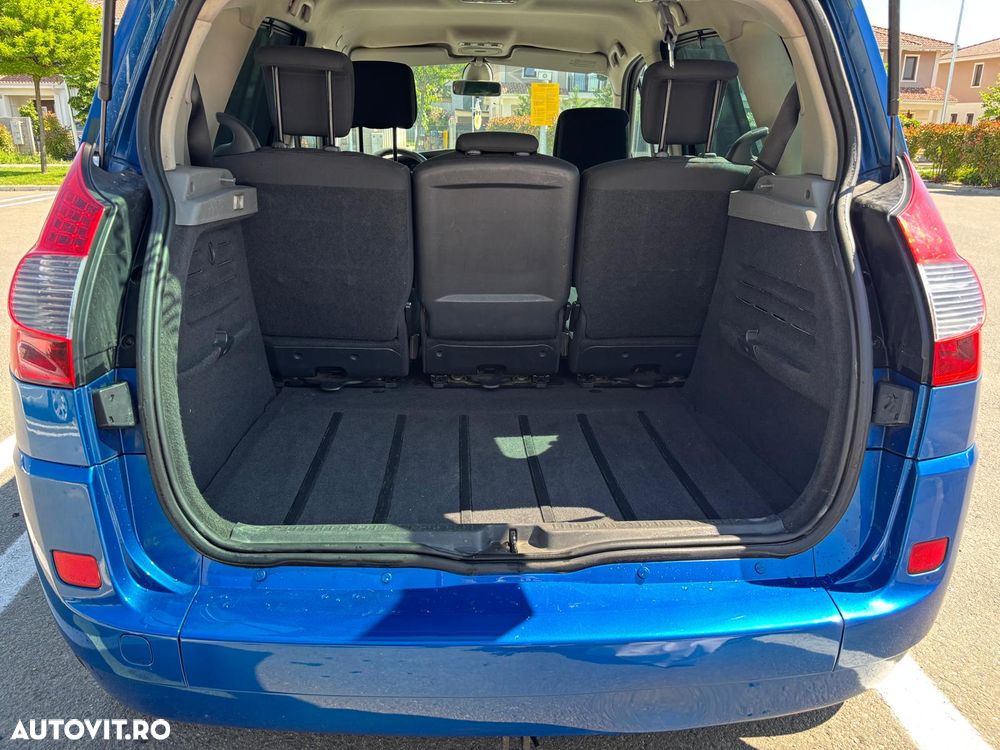 Renault Scenic 1.9 dCi FAP Avantage - 6