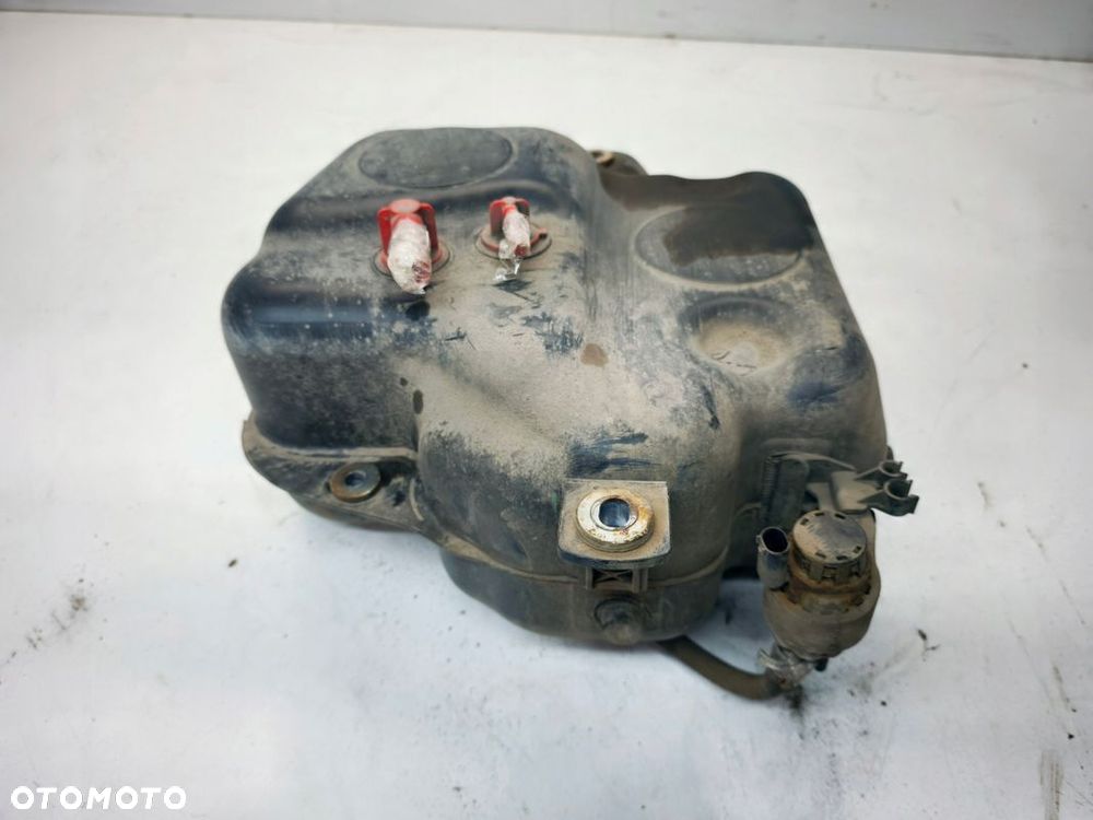 ZBIORNIK PALIWA PŁYNU ADBLUE AUDI A4 B8 A5 8T 2.0 TDI 8K0131878F - 2