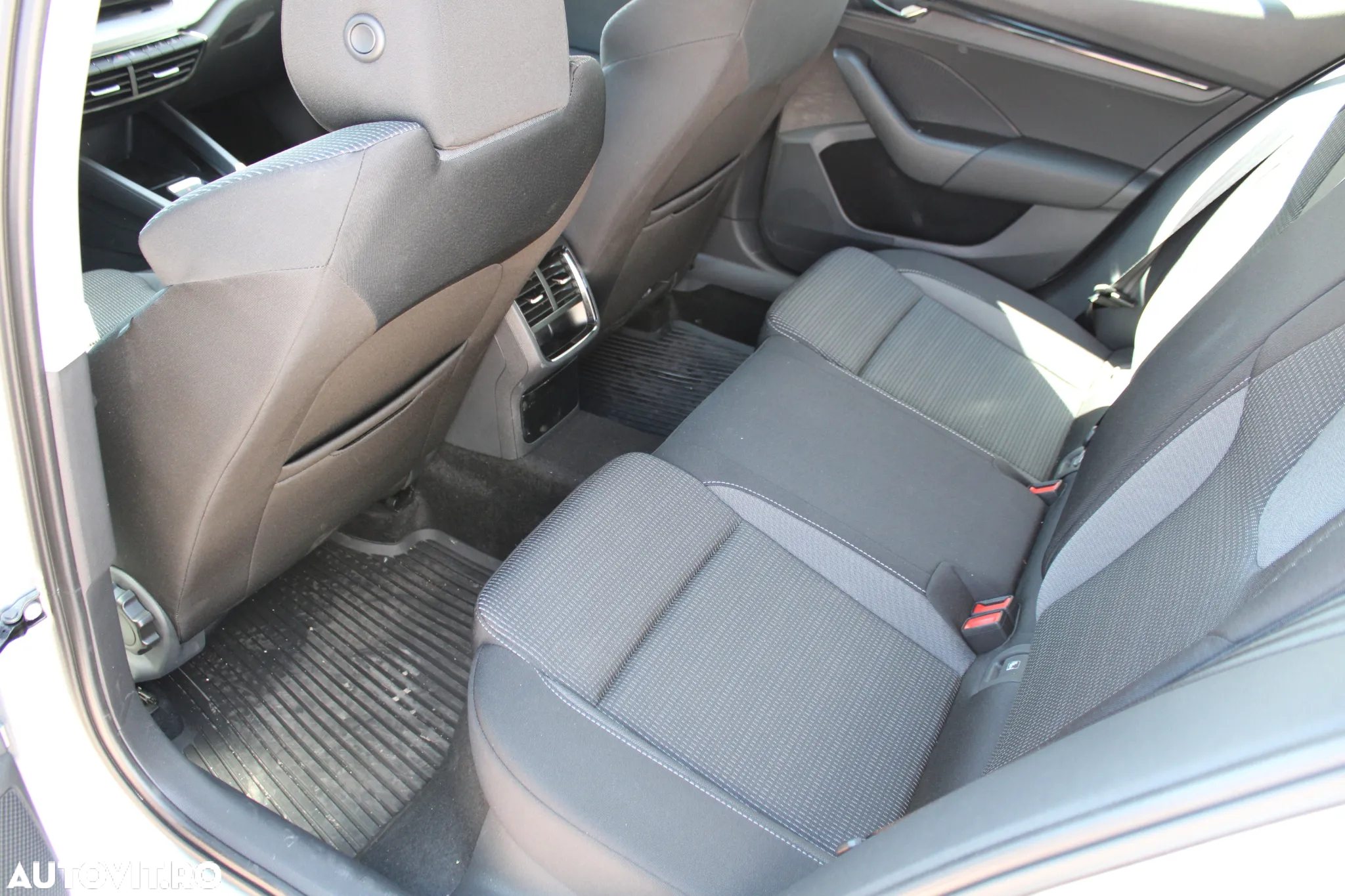 Skoda Octavia 2.0 TDI DSG Ambition - 23