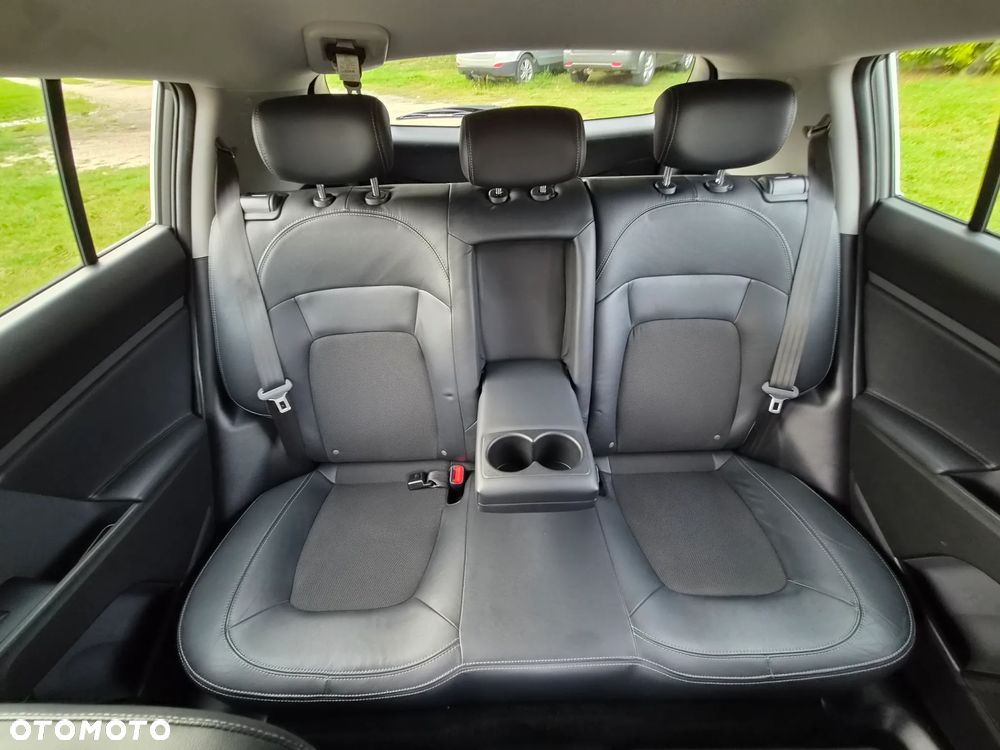 Kia Sportage 2.0 L - 33