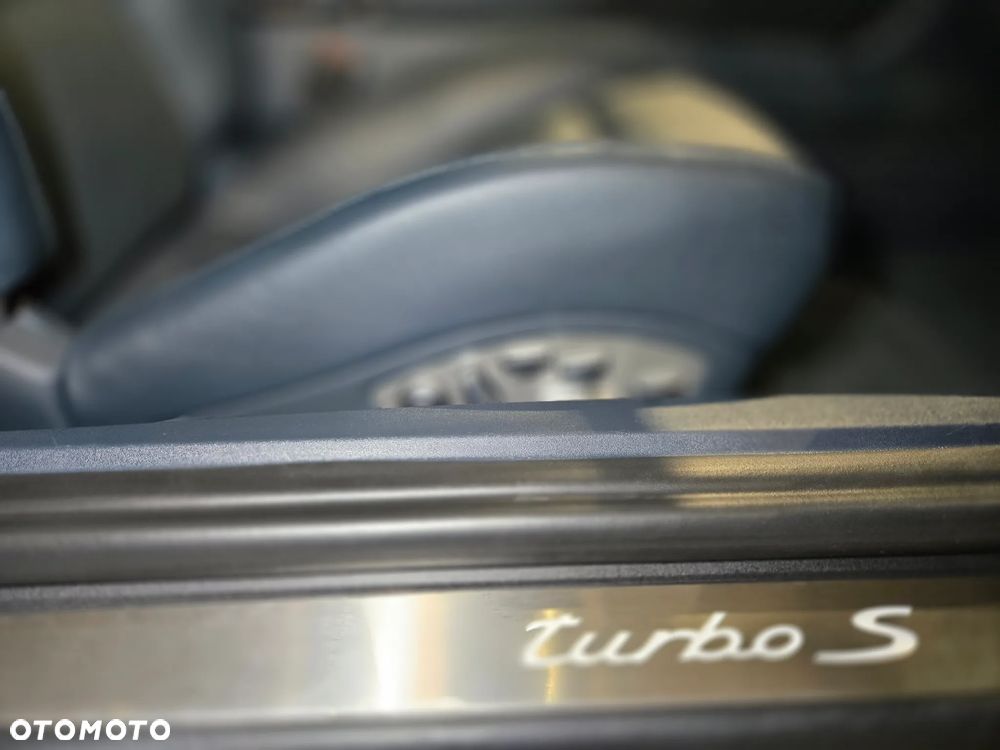 Porsche 911 Turbo S - 19