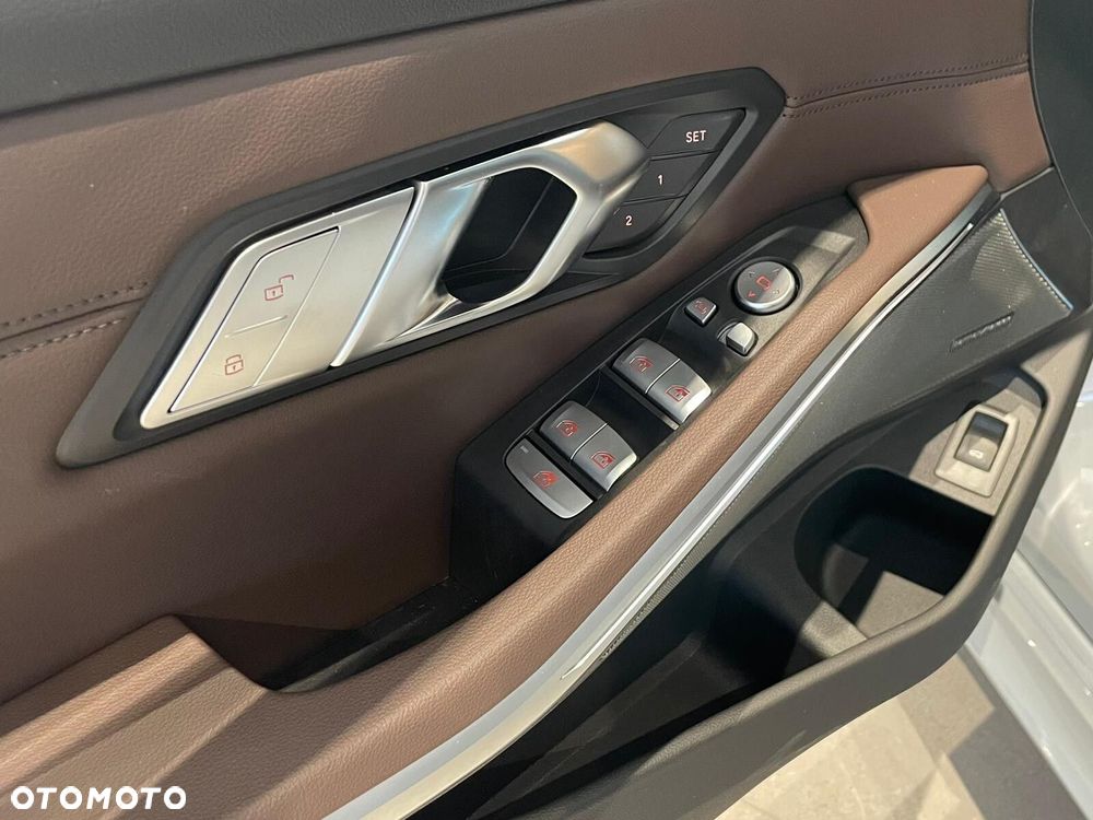 BMW Seria 3 - 16