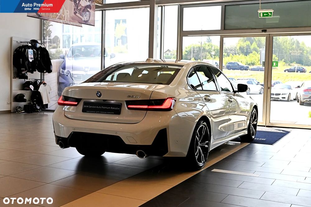 BMW Seria 3 330i M Sport - 17