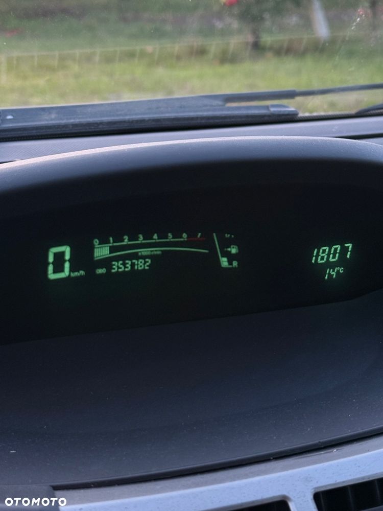 Toyota Yaris - 12
