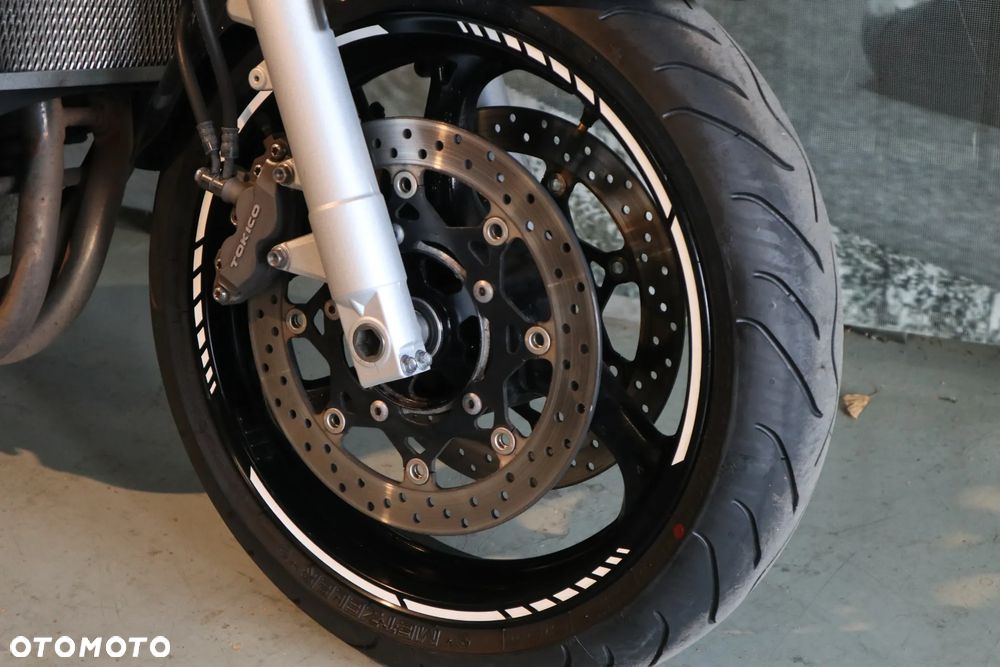Suzuki GSR - 13