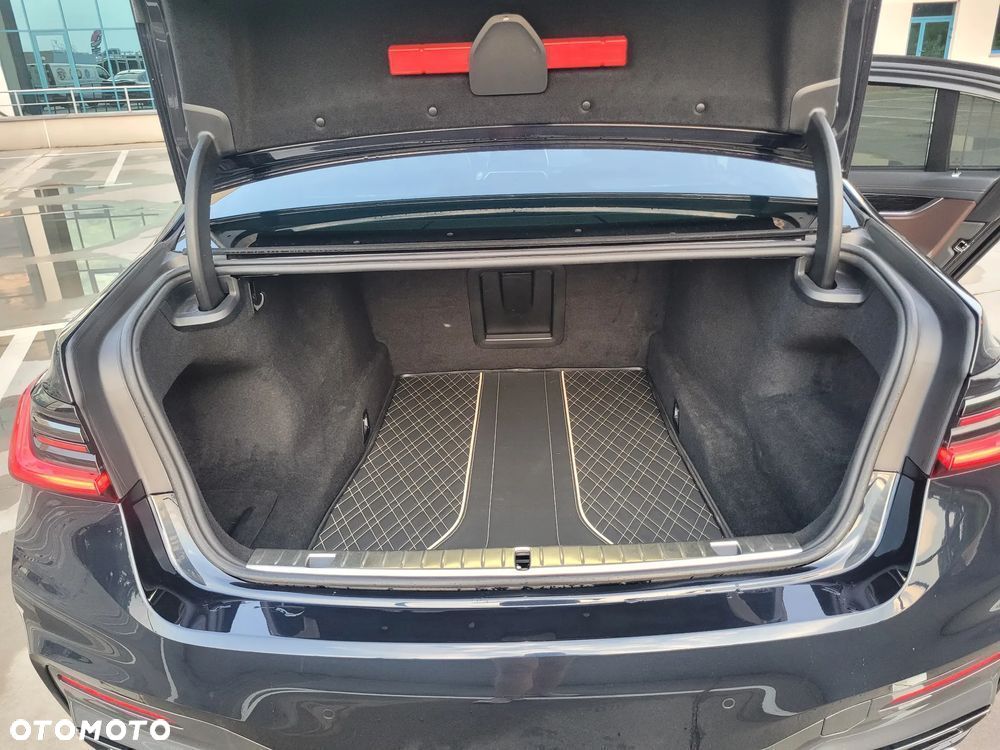 BMW Seria 7 740d xDrive mHEV sport - 9