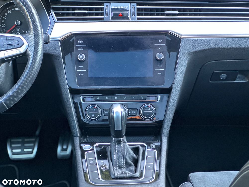Volkswagen Passat - 16