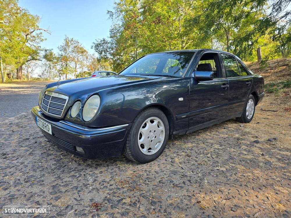 Mercedes-Benz E 220 D Elegance - 1