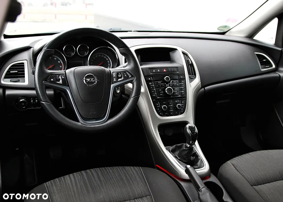 Opel Astra IV 1.4 T Cosmo - 17