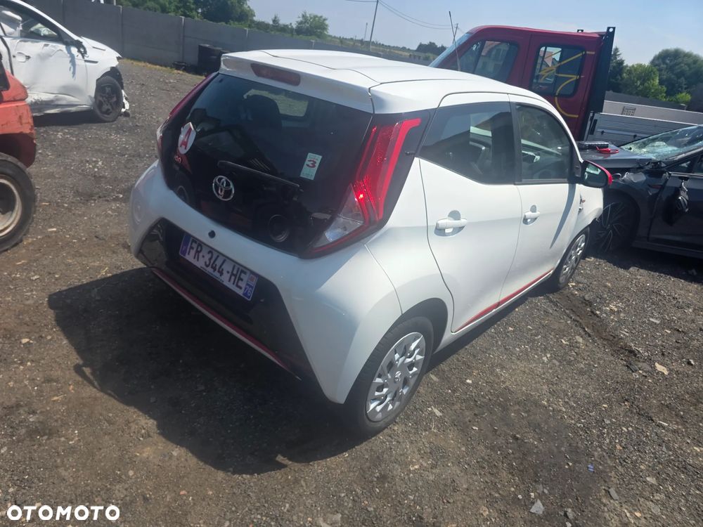 Toyota Aygo x-play - 5