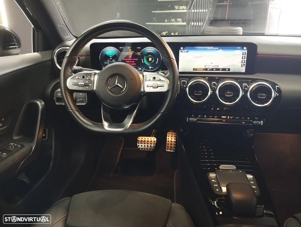 Mercedes-Benz A 250 e AMG Line - 13