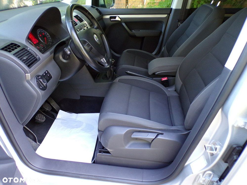 Volkswagen Touran - 20