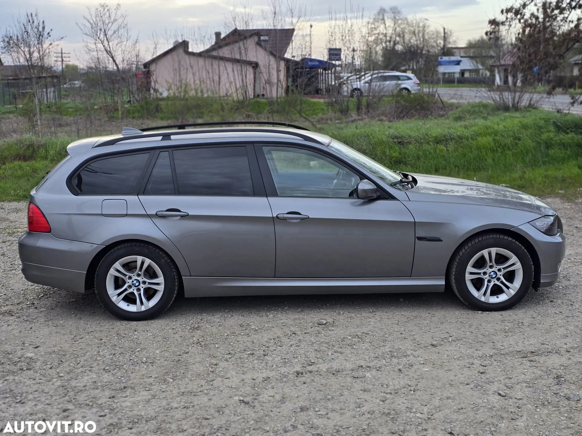 BMW Seria 3 320d xDrive DPF Touring - 12