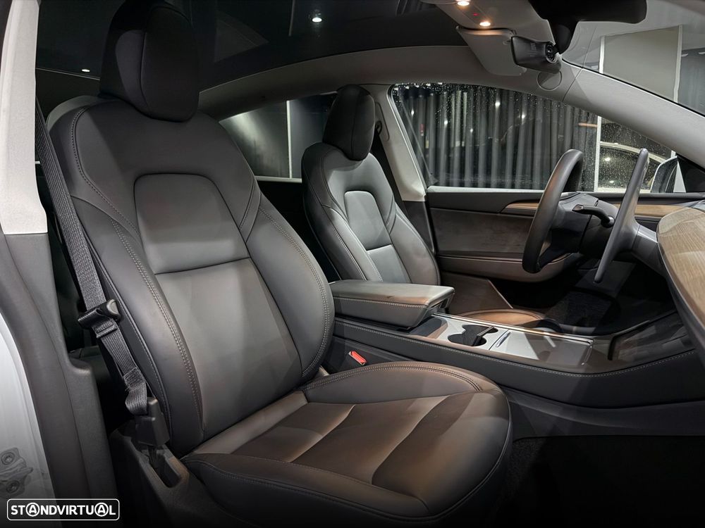 Tesla Model Y Long Range Dual Motor AWD - 36