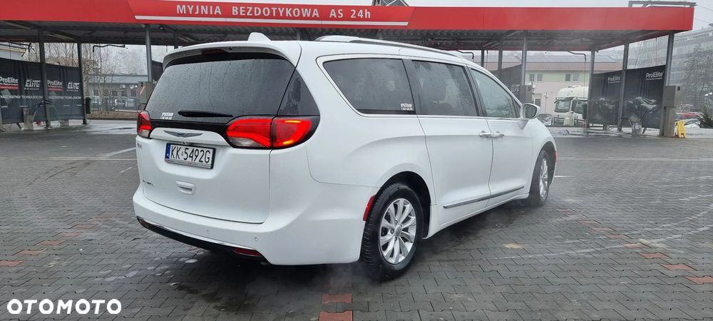 Chrysler Pacifica - 5