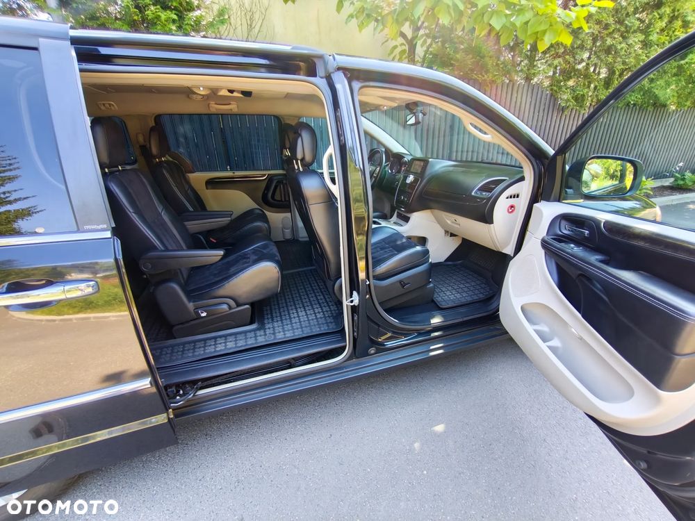 Lancia Voyager 3.6 Platinum - 23