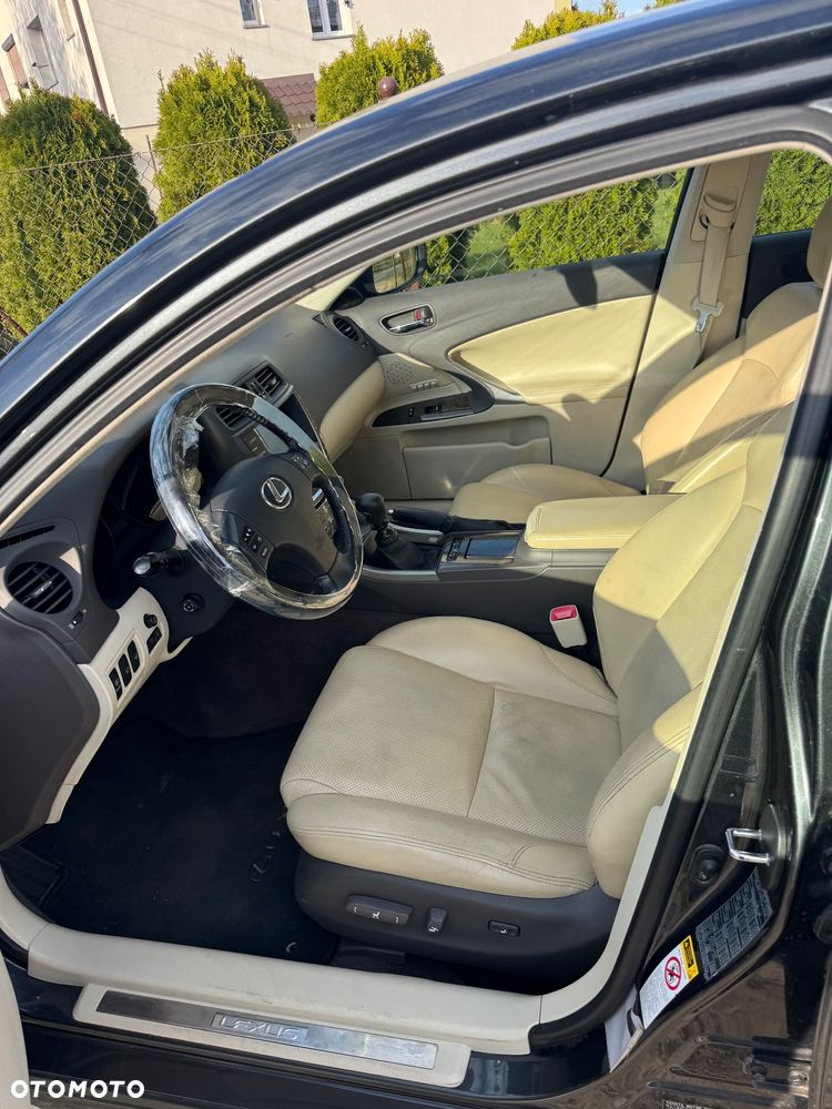 Lexus IS 220 D Prestige - 8