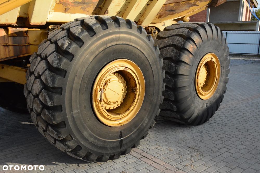 Caterpillar D400E / 1998r / 24190h / Opony 95% / Grzana paka - 17