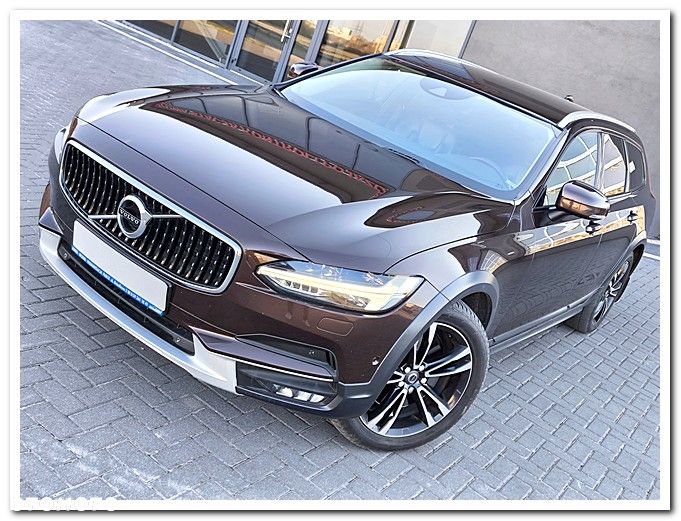 Volvo V90 Cross Country - 10