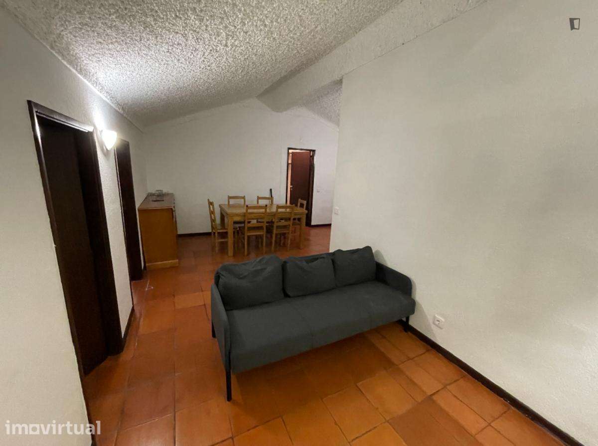 Quarto - localizado em Alta de Santa Clara Coimbra - Grande imagem: 3/12