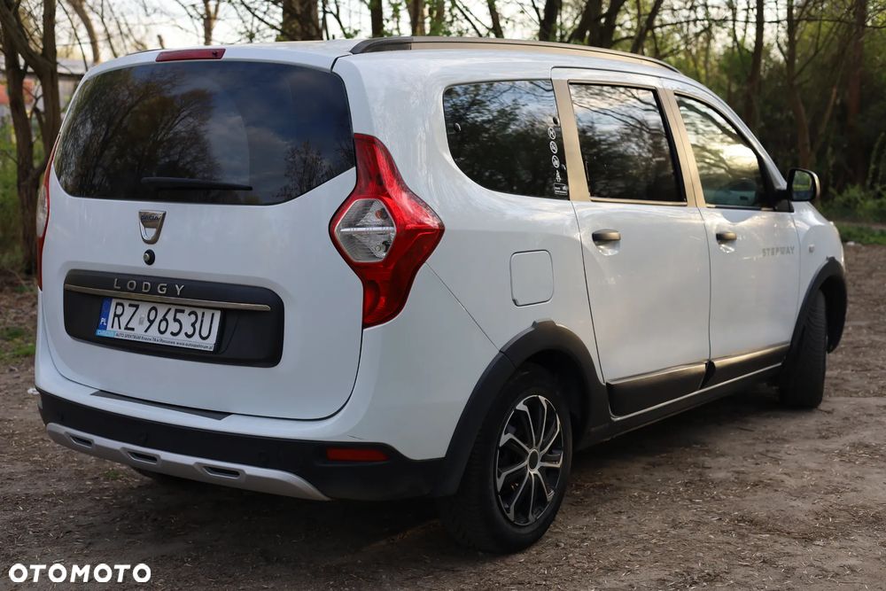 Dacia Lodgy 1.6 SCe Stepway S&S - 12
