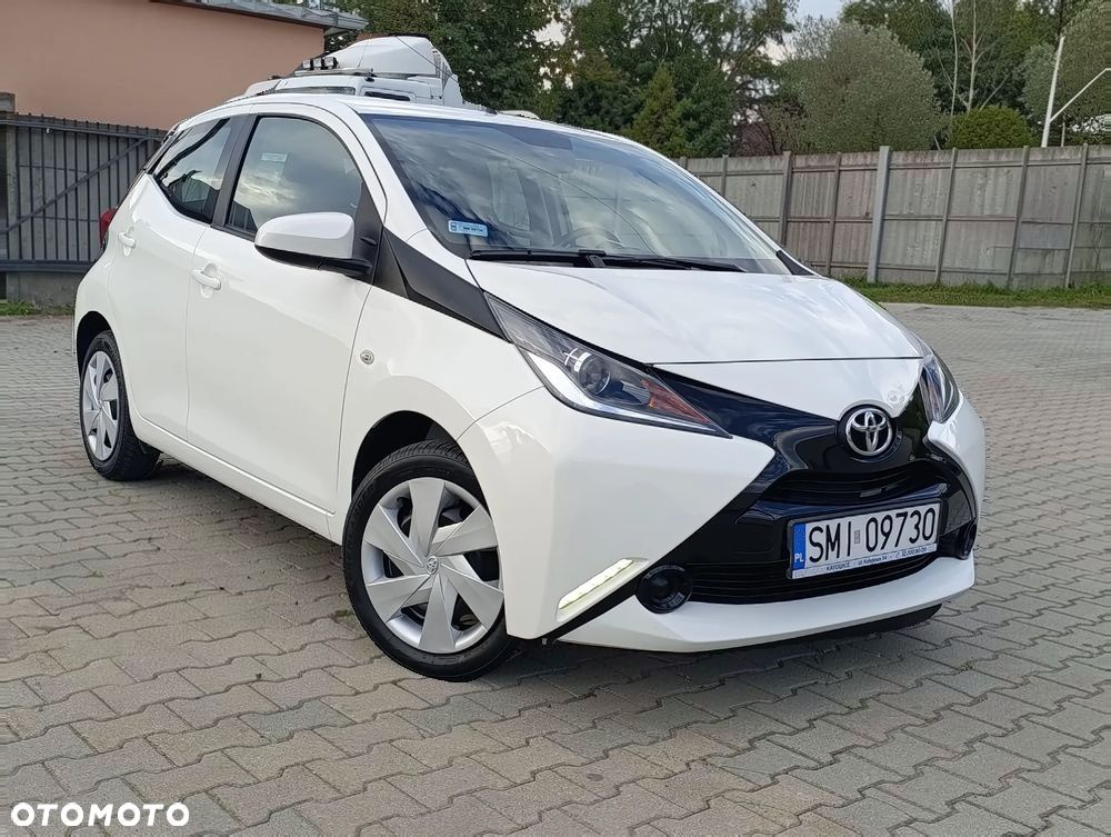 Toyota Aygo x-play - 1