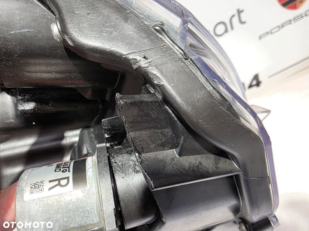TOYOTA AVENSIS T27 LIFT 12-15 PRAWY XENON PRAWA LAMPA PRZEDNIA PRZÓD NR KOITO 05-28 NR AUKCJI LPP357 - 39