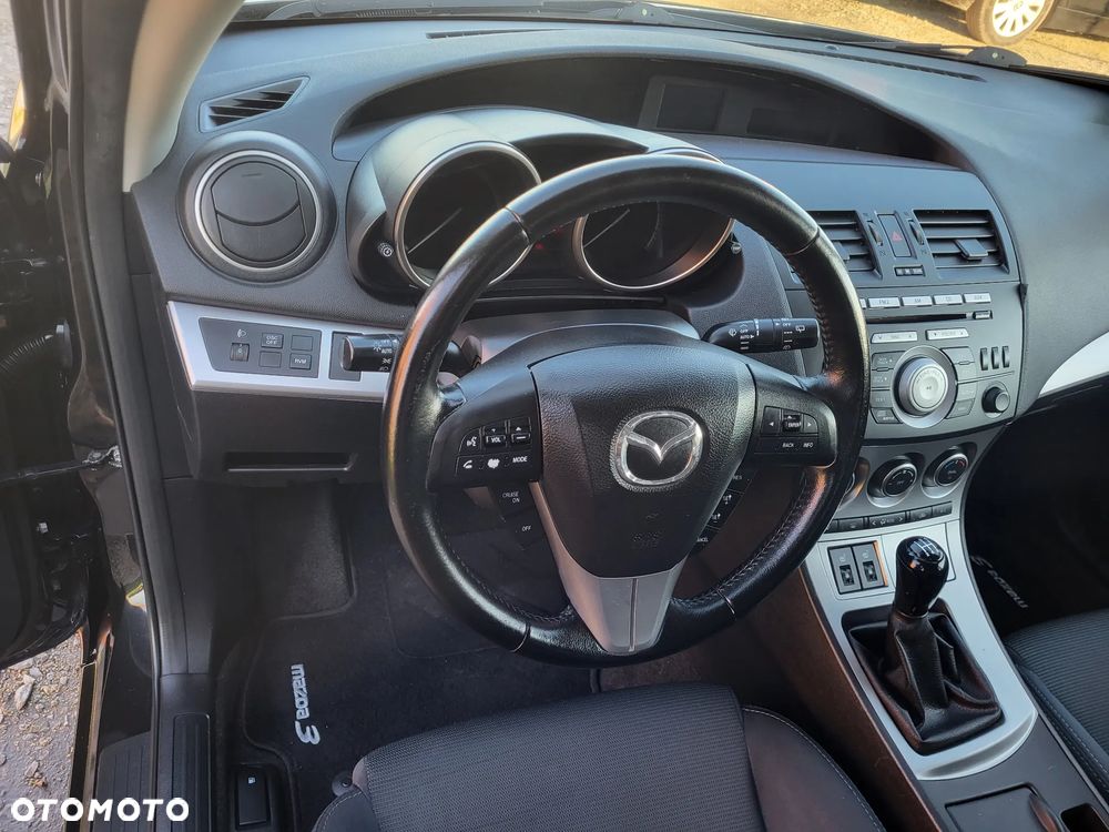 Mazda 3 1.6 Exclusive + - 16