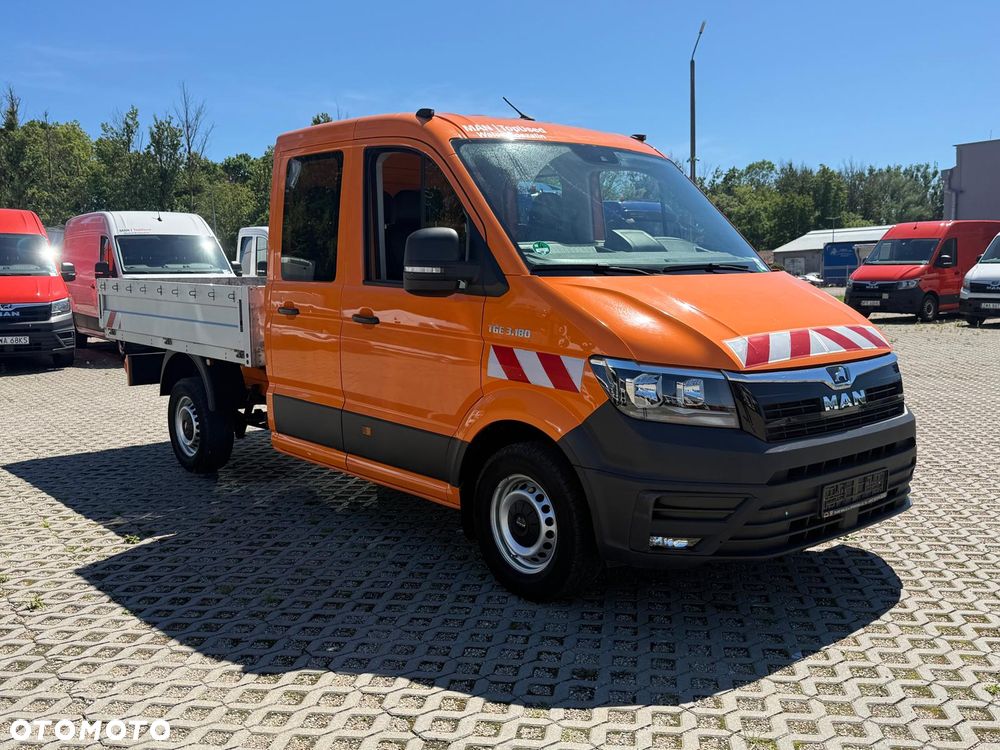 MAN TGE 3.180 DOKA - Tył napęd 6-osobowa - 3