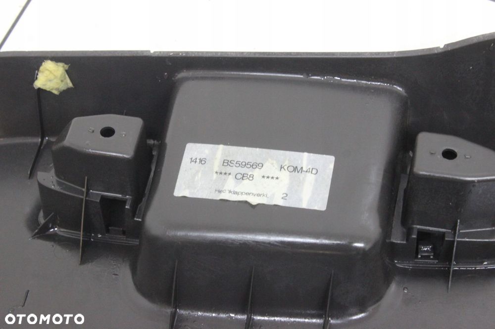 FORD FOCUS MK3 KOMBI 10R- TAPICERKA PLASTIK KLAPY POKRYWY BAGAŻNIKA - 8