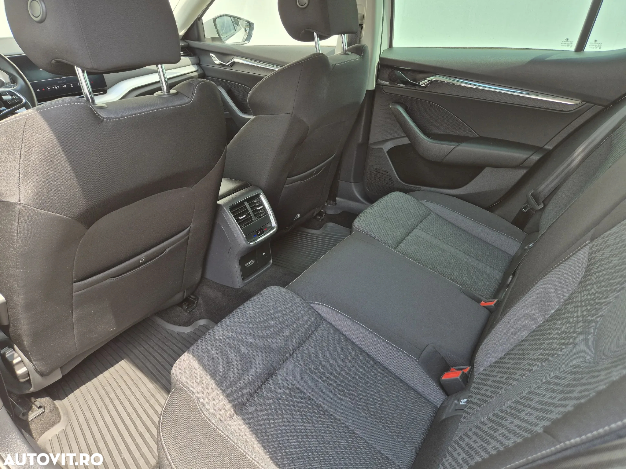 Skoda Octavia 2.0 TDI DSG Style - 12
