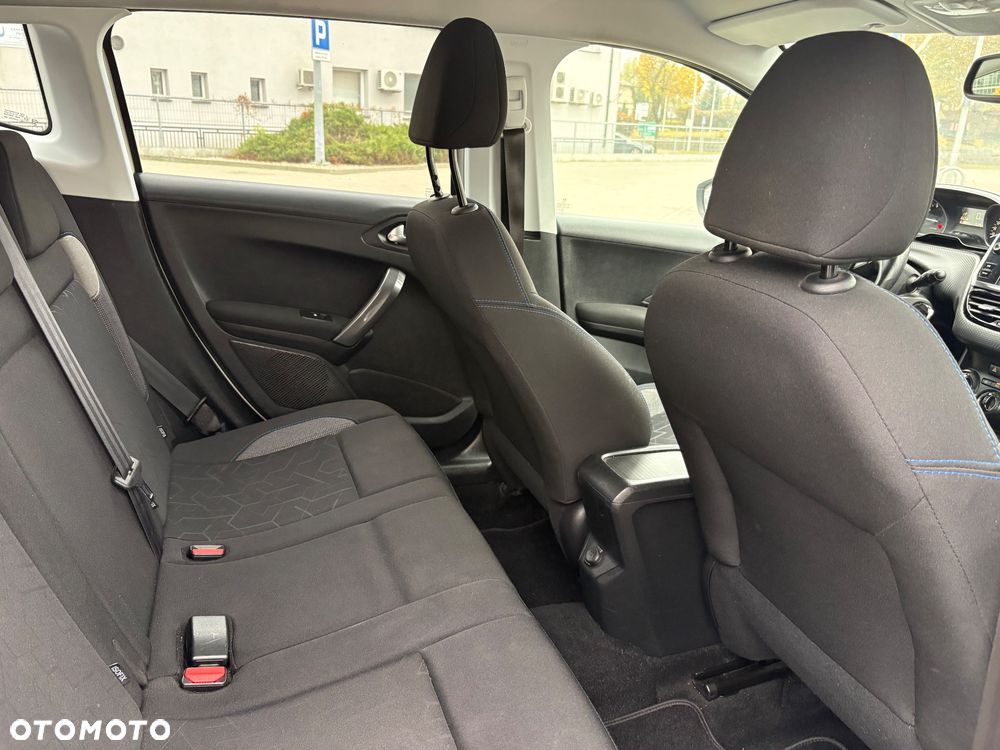 Peugeot 2008 1.2 Pure Tech Style - 16