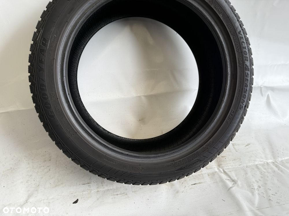 225/45/17 Goodyear Vector 4Seasons GEN-2 94V 2017R (333) - 3