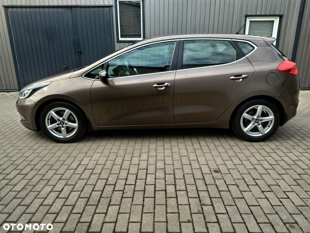 Kia Ceed 1.6 GDI Dream Team Edition - 4