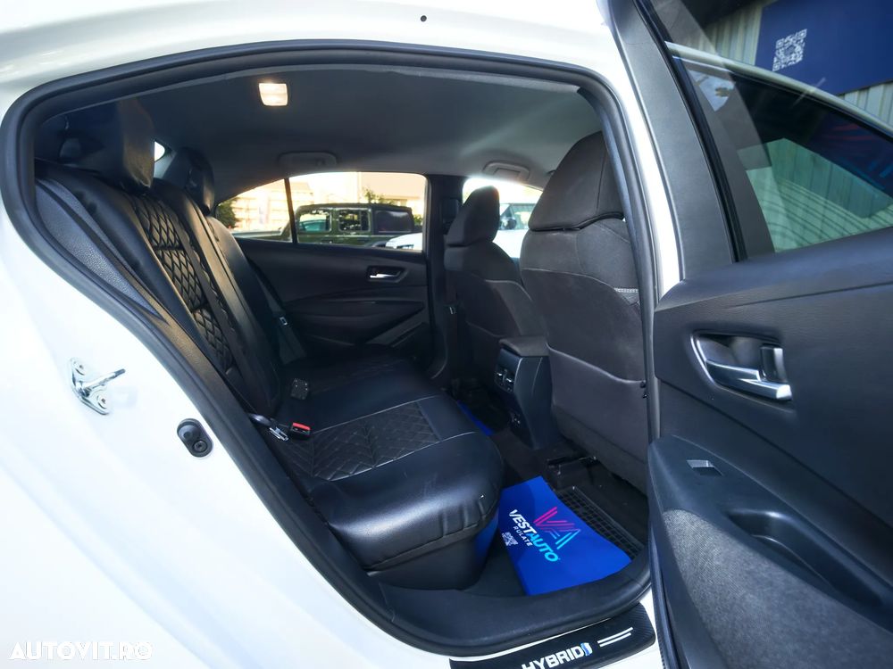 Toyota Corolla 1.8 HSD TS Exclusive - 35