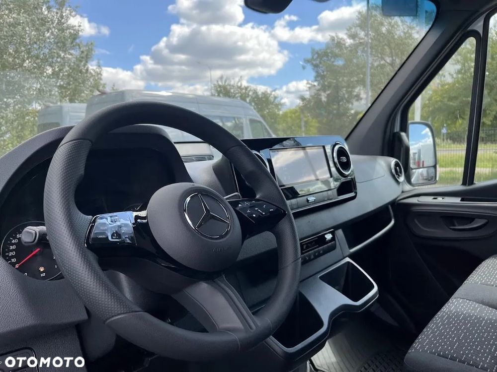 Mercedes-Benz Sprinter - 12