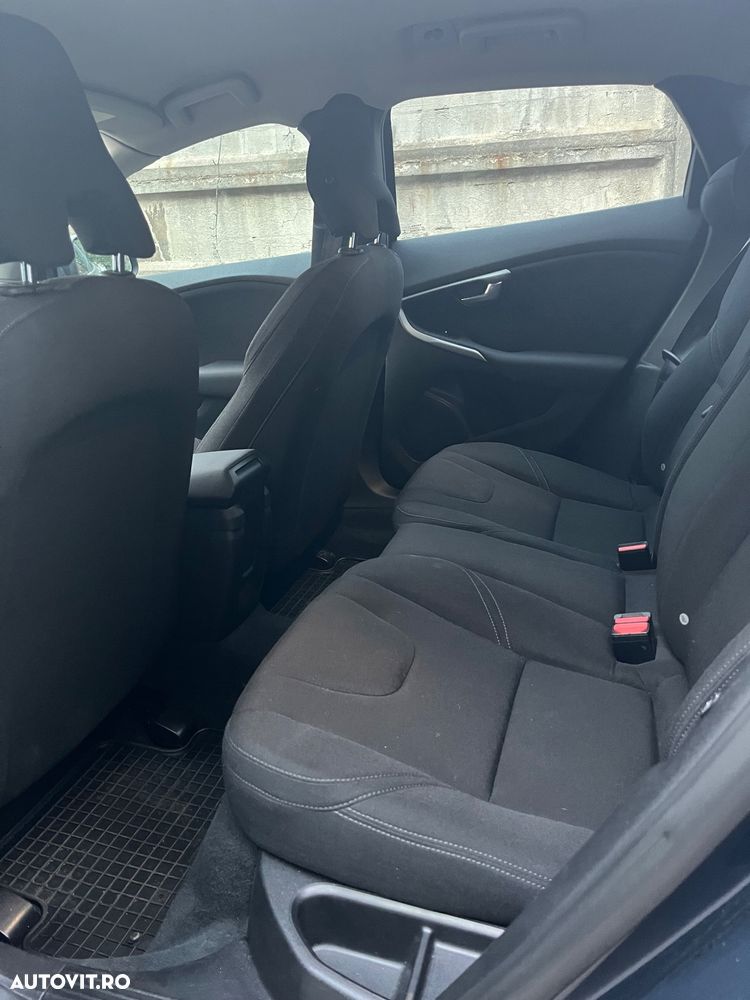 Volvo V40 D2 94g Kinetic - 11