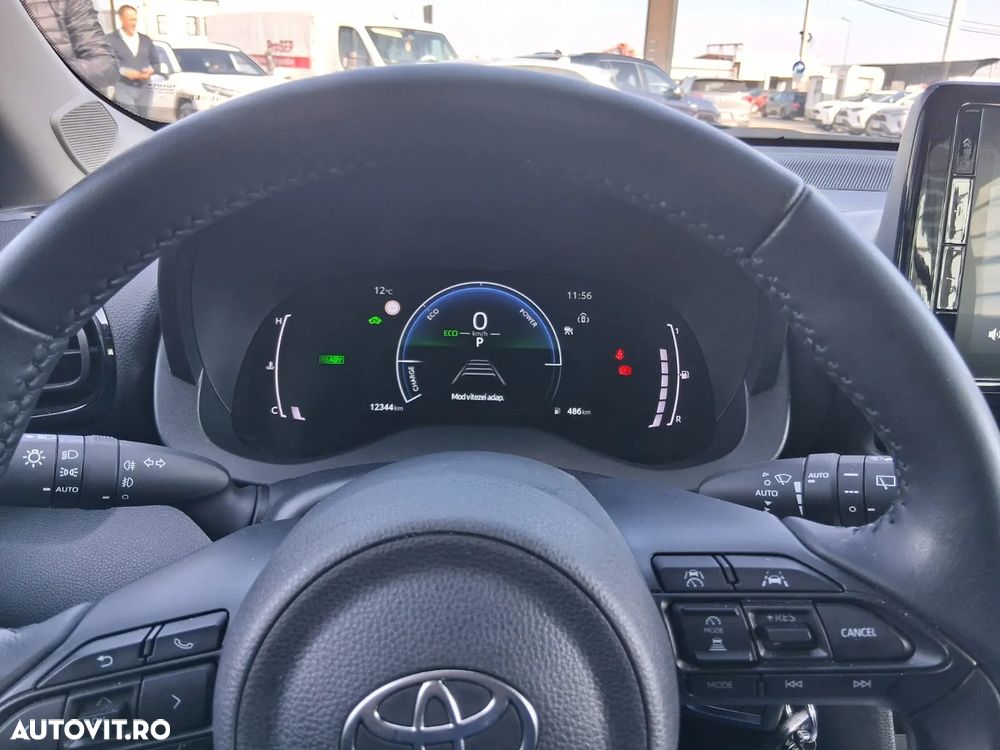 Toyota Yaris Cross 1.5 VVT-i HSD 4x2 Dynamic - 13