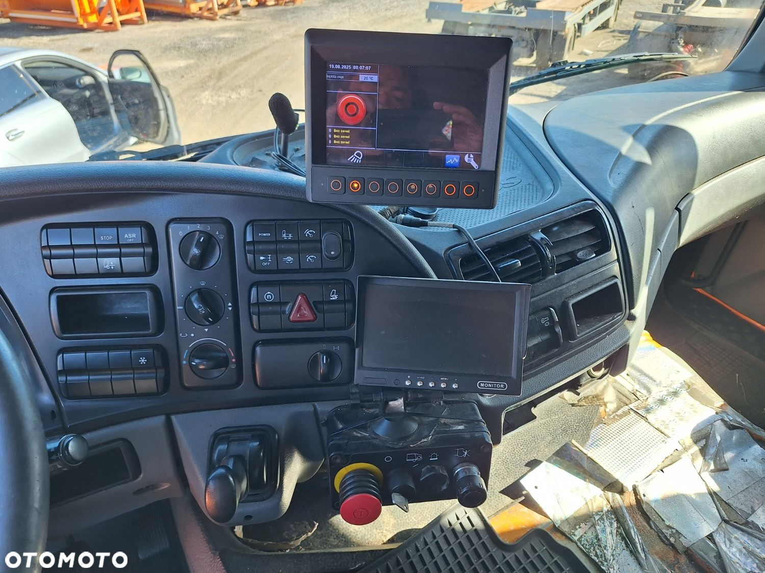 Versalift Actros 1832 L - 17