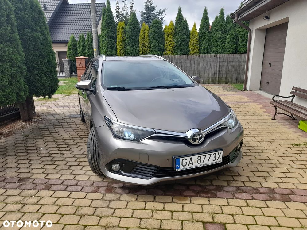 Toyota Auris 1.6 Premium Comfort - 6
