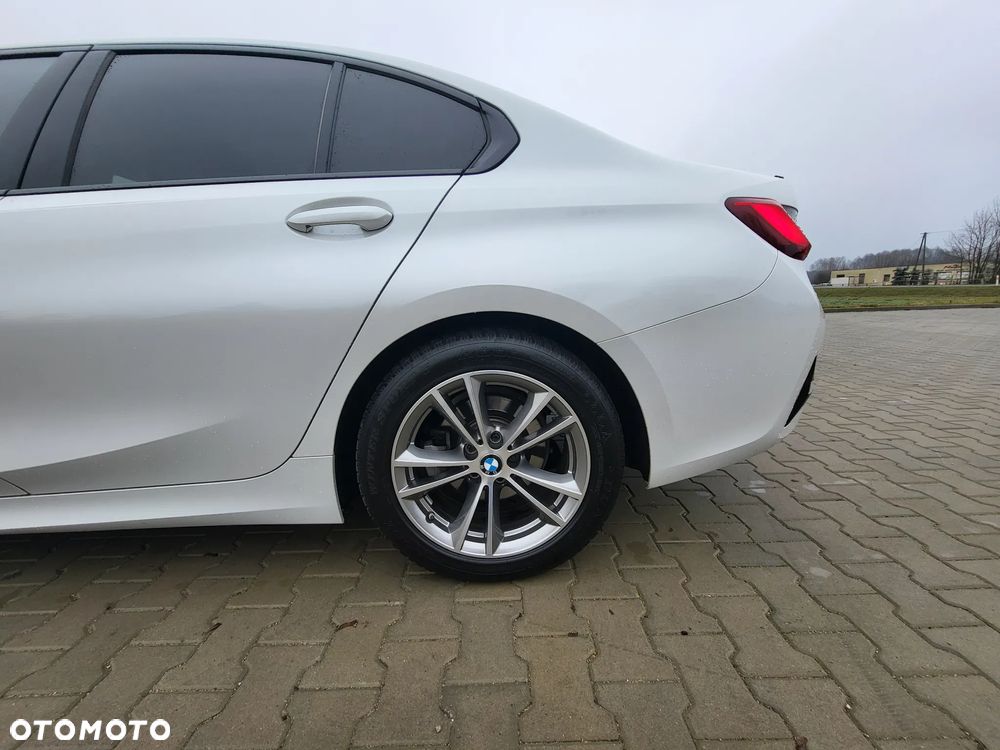 BMW Seria 3 318d Sport Line - 14