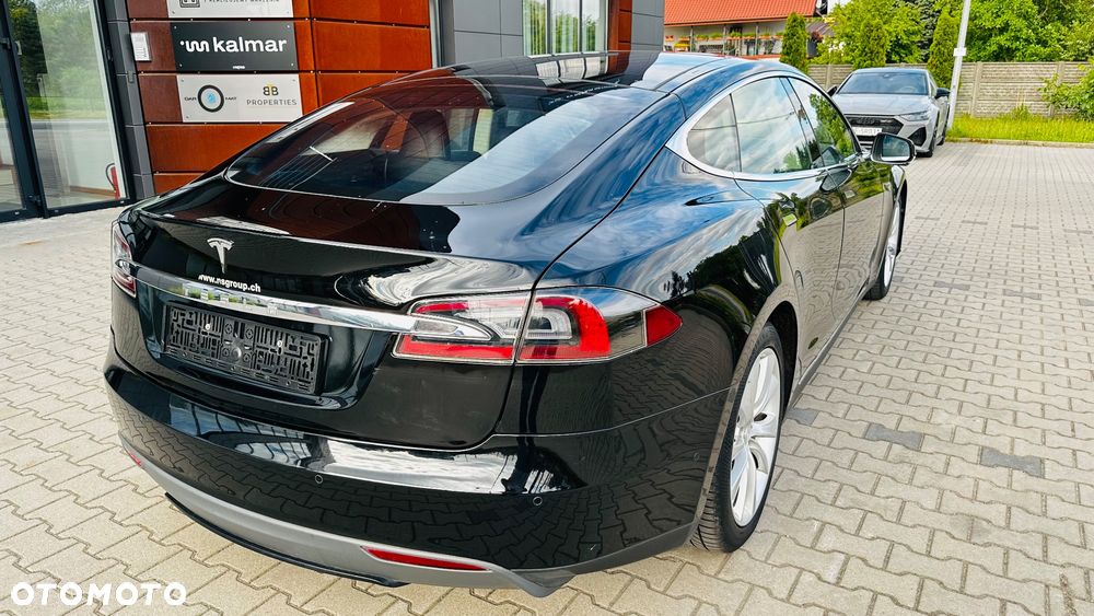 Tesla Model S - 14