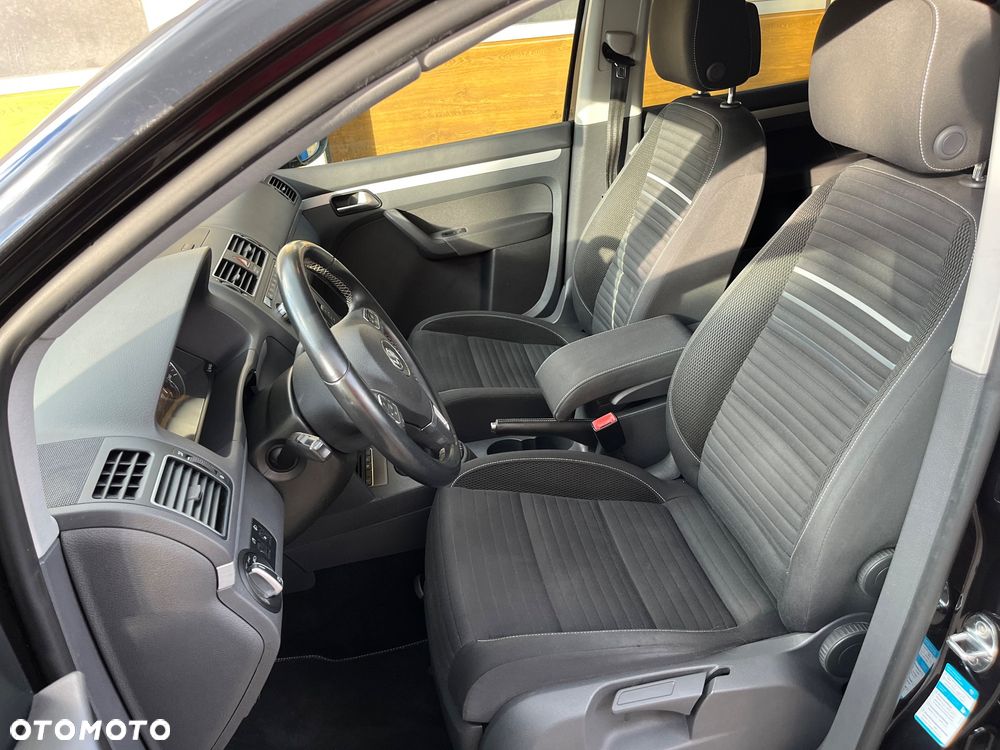 Volkswagen Touran - 11