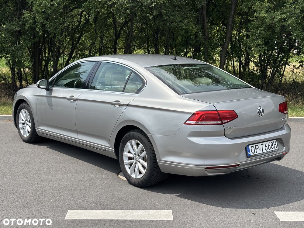 Volkswagen Passat 1.6 TDI BMT Comfortline - 28