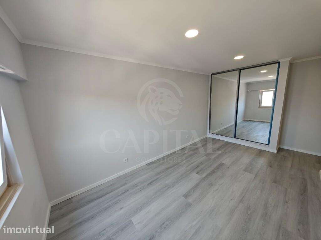 T4 Remodelado na Amora | 120 m2, varanda e excelente localização - Grande imagem: 5/27