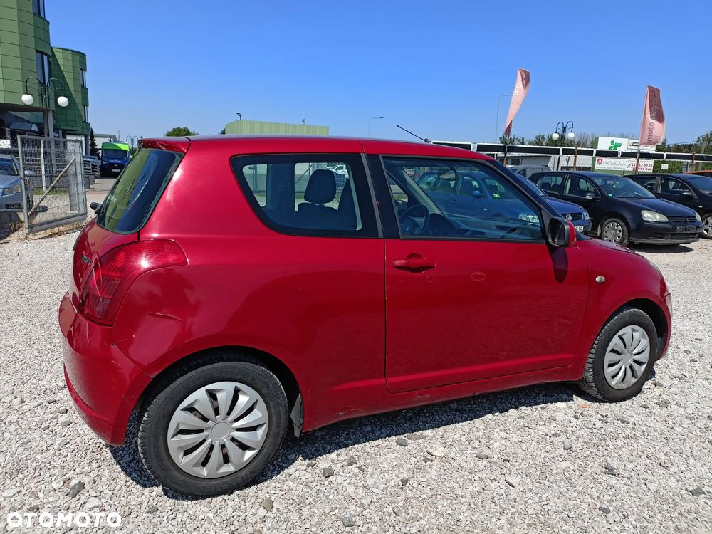 Suzuki Swift - 4