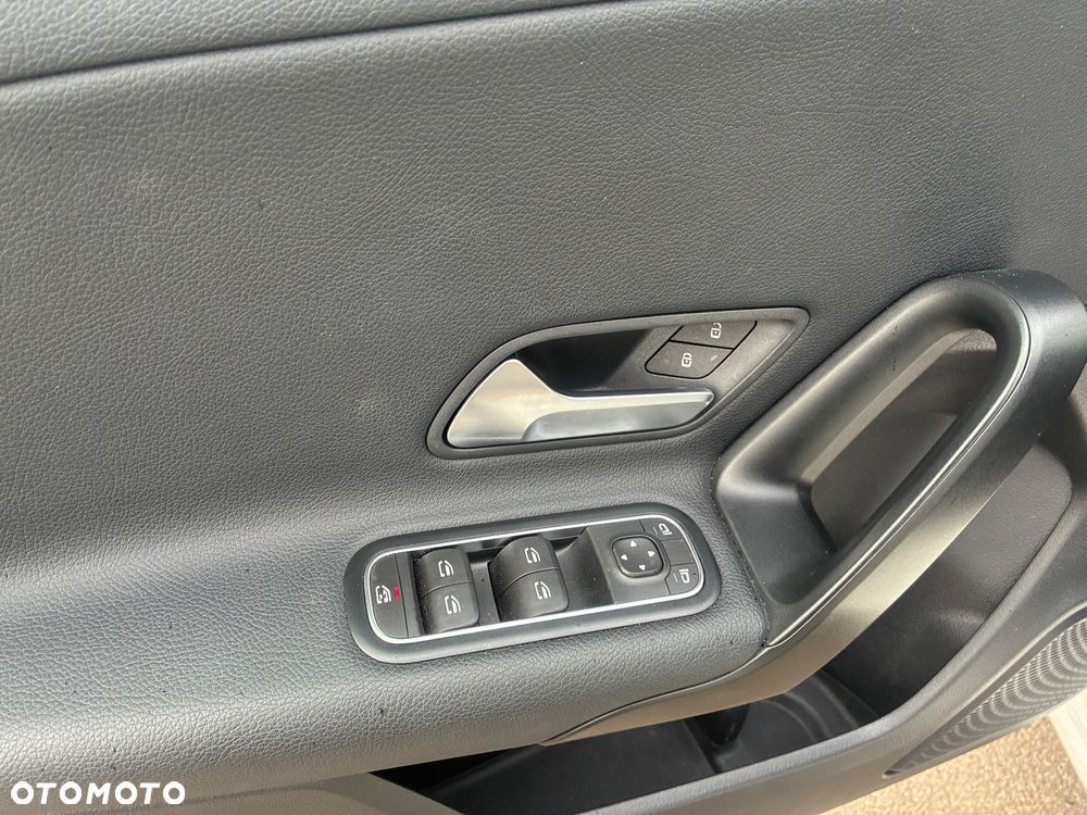 Mercedes-Benz Klasa A 180 7G-DCT - 14