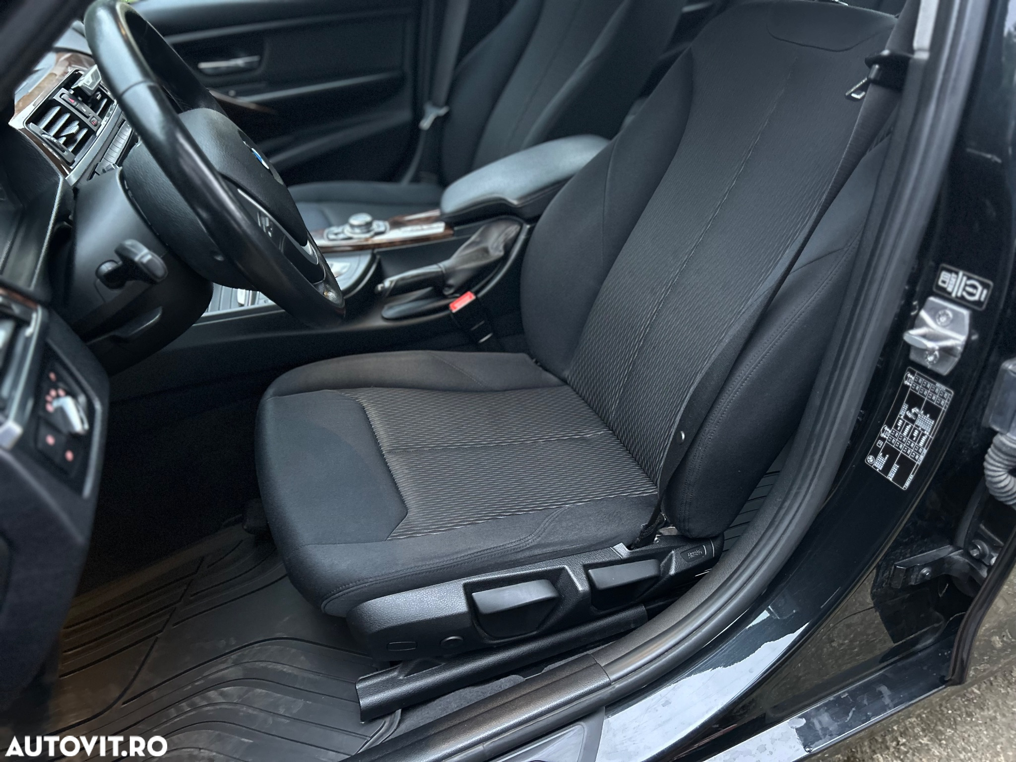BMW Seria 3 320i Aut. - 6